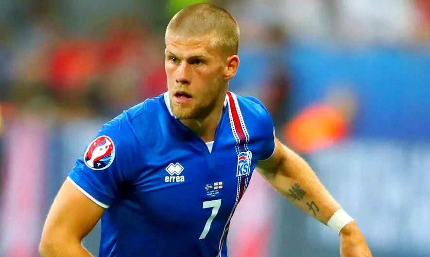 冰岛队以出色表现战胜对手，晋级淘汰赛()