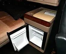 英格兰队在大赛中独领风骚，决心夺得冠军()