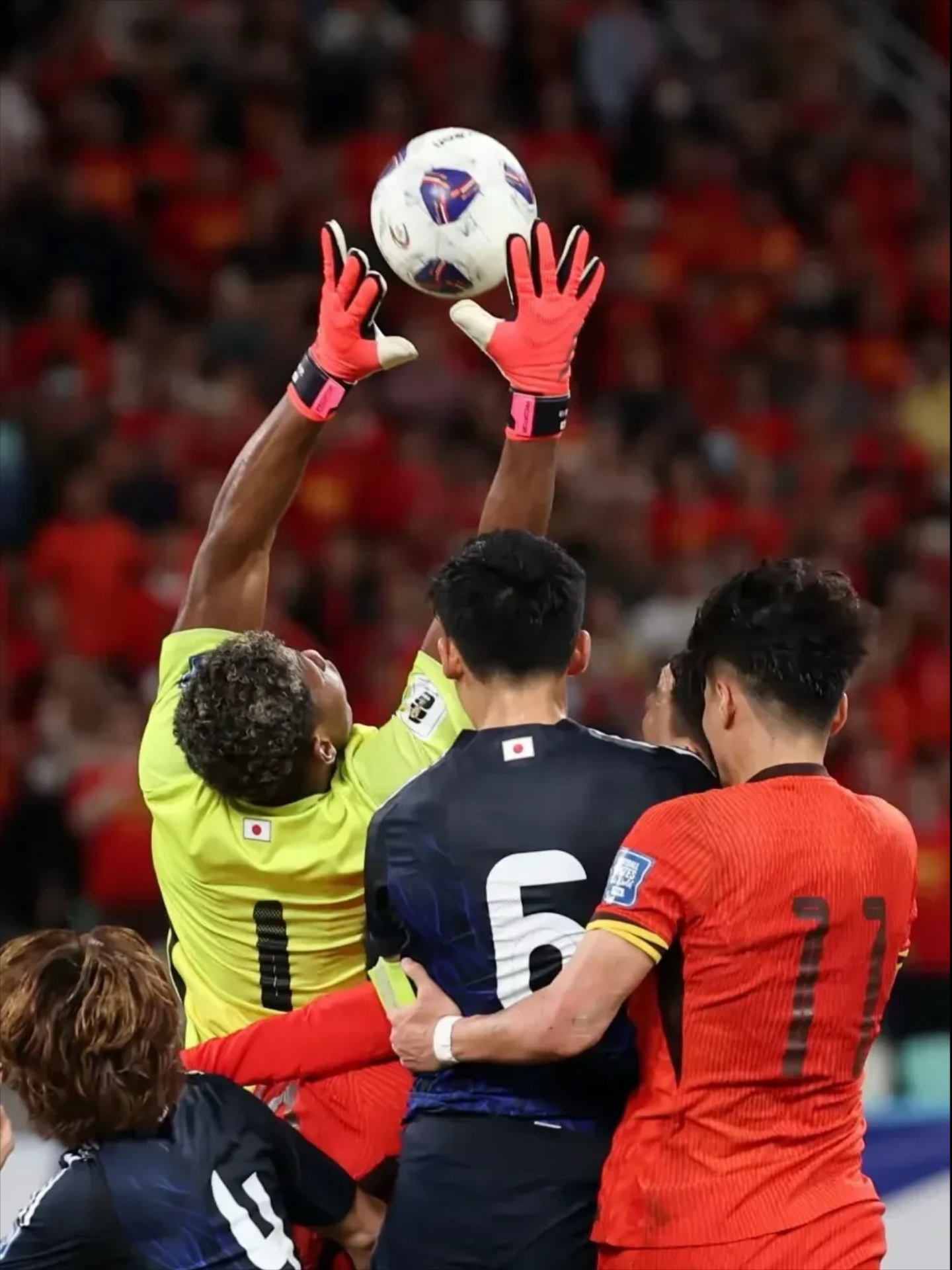 足球活力澎湃,球员斗志高昂,比赛场上激情澎湃() 足球活力澎湃,球员斗志高昂,比赛场上激情澎湃()