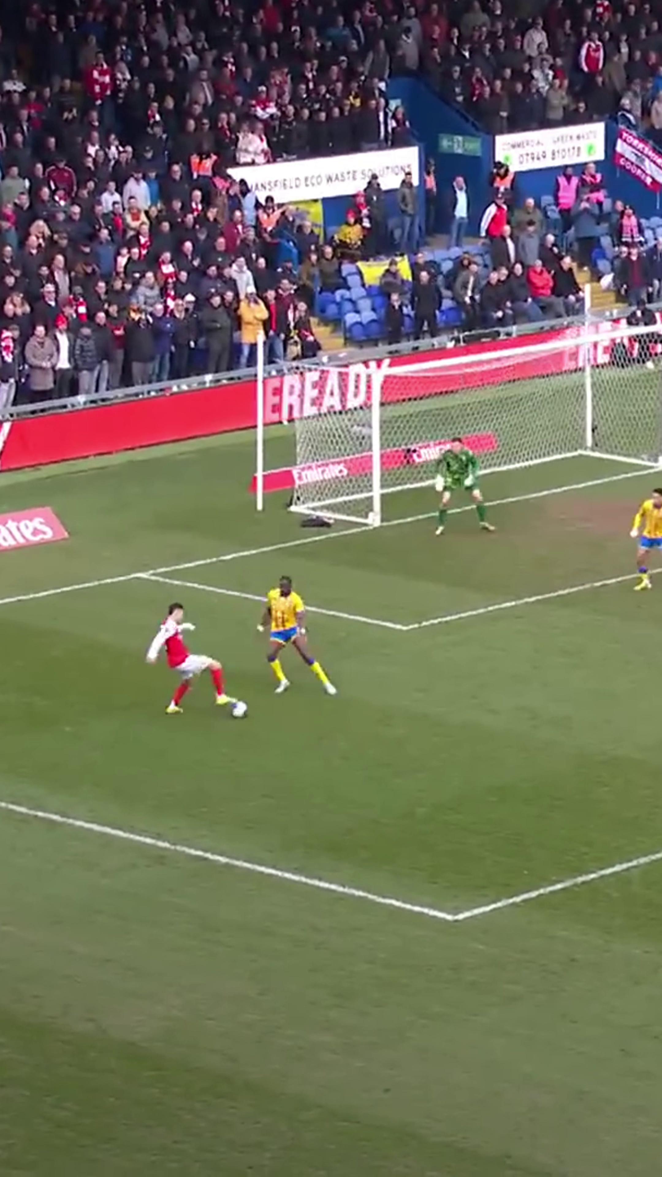 皇马主场-险胜埃瓦尔，本泽马破门贡献进球()