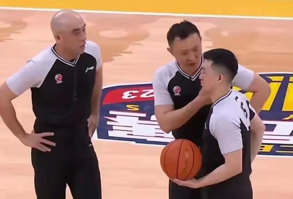 美洲篮球职业联赛首轮比赛扣人心弦，多场胜负悬念待揭晓()