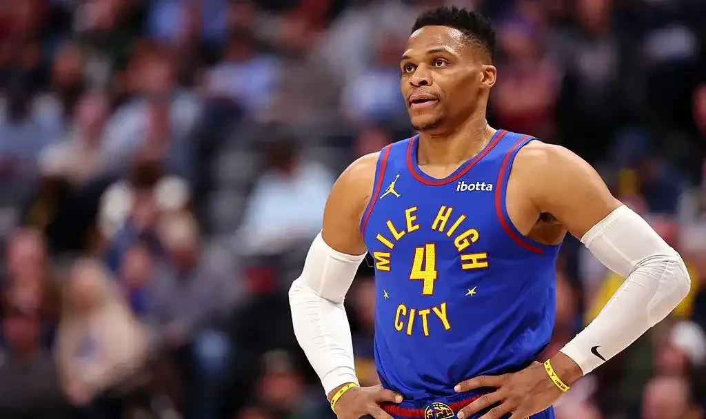 掘金中锋缺战再次雪藏召唤更多队员潜质()