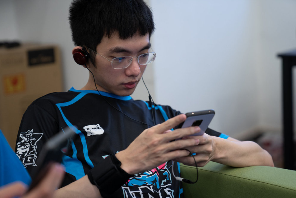 卫冕冠军或遭遇困难，备战气氛褒贬不一()