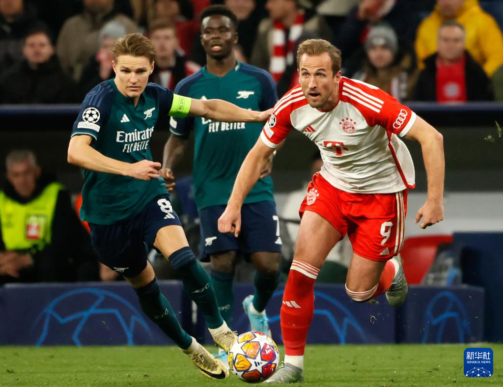 拜仁慕尼黑顺利晋级，四强等待着他们()