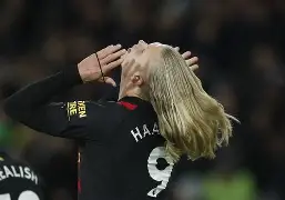 哈兰德助攻率达到巅峰，疯狂刷数据()