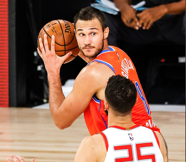 关键时刻冷静应对，球队壮志凌云()