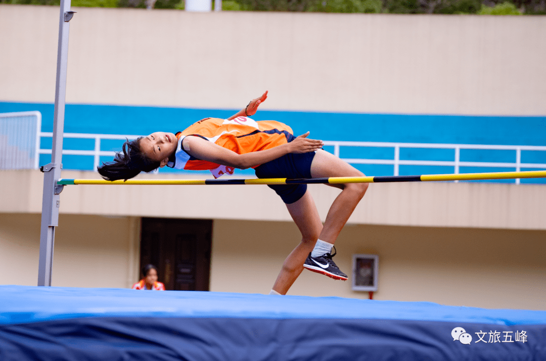 深圳南方队员在比赛中赢得掌声，实力强劲()