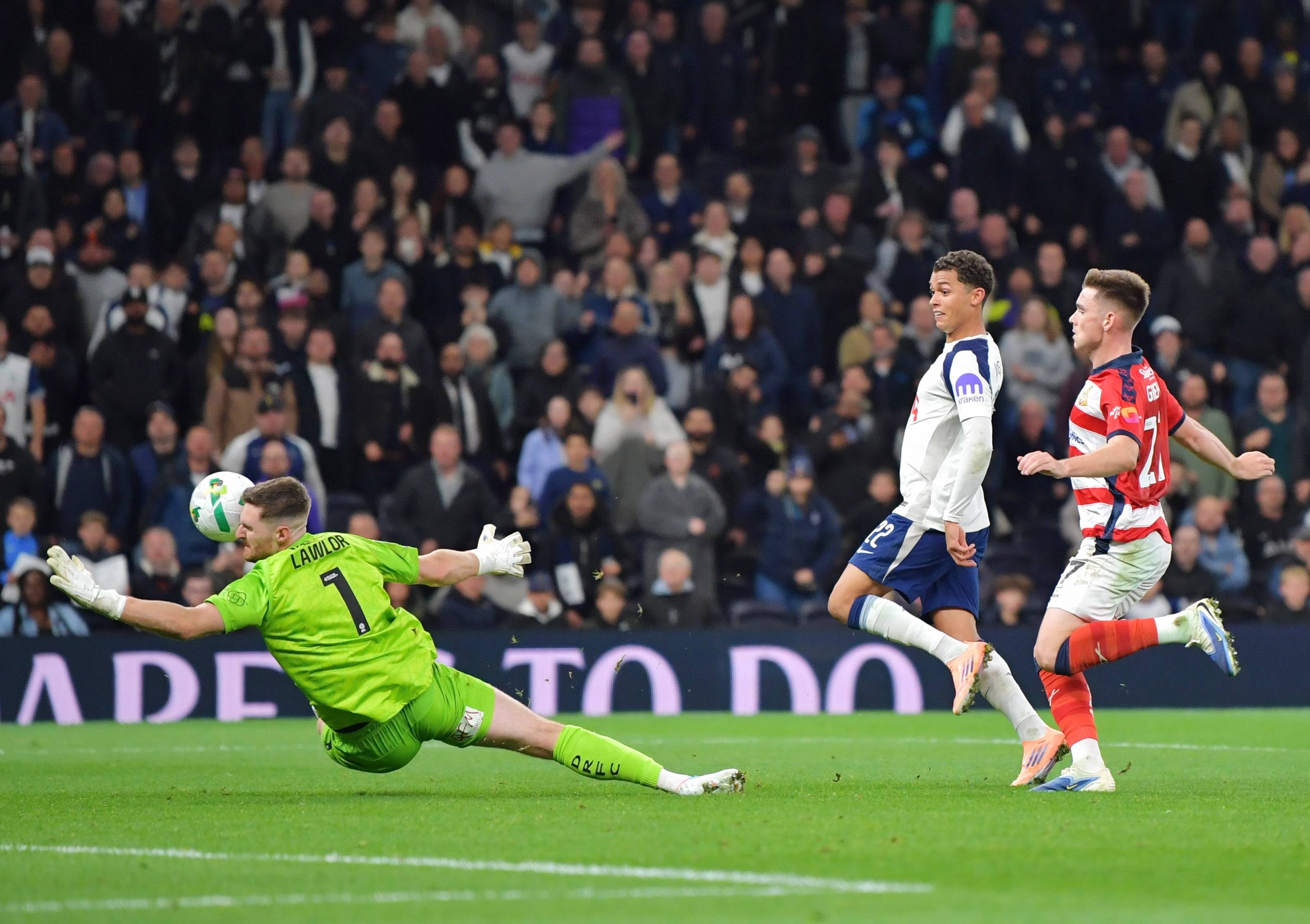 斯图加特队吞下连败，排名急速下滑()