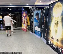 场面火爆，比赛开局让人心怀忐忑，球员拼尽全力()
